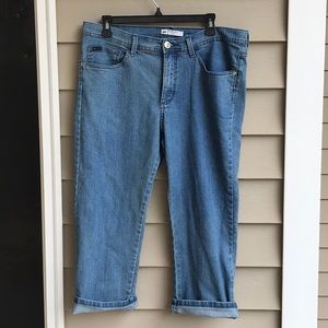 Lee crop jeans. Size 14 Medium. Natural Fit